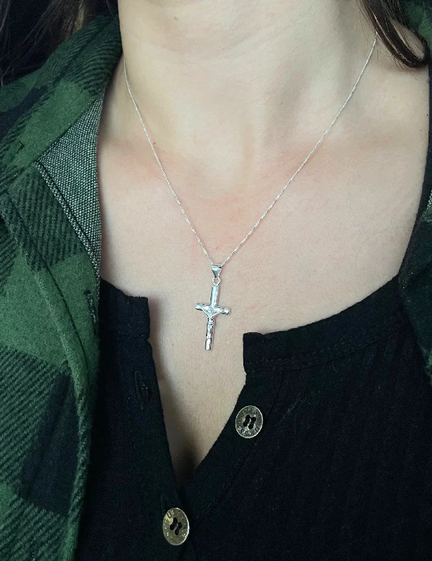 vintage style necklace for women-Crucifix Necklace in Silver